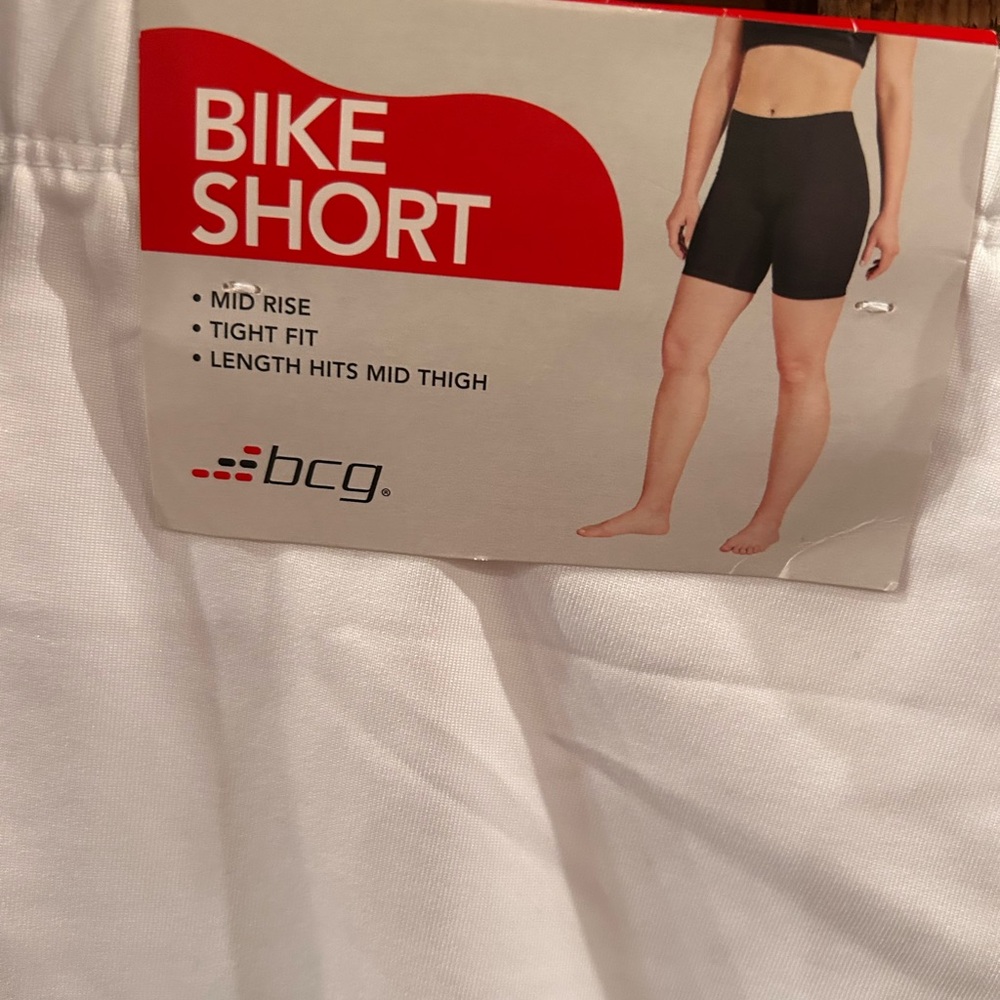 Women’s white biker shorts (medium) - Picture 4 of 6